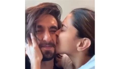 Deepika Padukone crashes Ranveer Singh's Instagram live, actor reveals ...