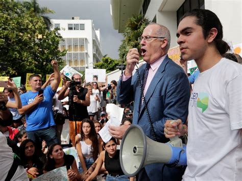 Hundreds In Miami Beach Fort Lauderdale Join Us Climate Strike Miami