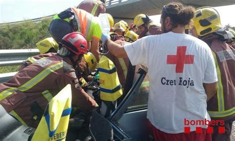 Un Mort I Dos Ferits En Un Xoc Frontal Entre Una Furgoneta I Dos