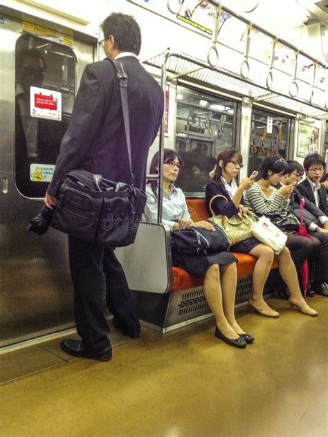 Viajeros Japoneses En El Tren Imagen Editorial Imagen De Joven Viaje