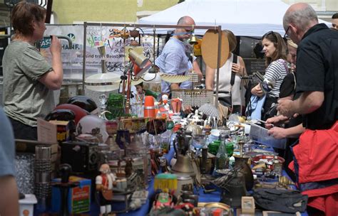 Hier Werden Alte Waren Wertgesch Tzt Regensburger Antik Markt Erfreut