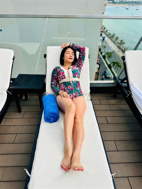 Nhân 8 3 Cát Tường khoe dáng với bikini nóng bỏng ở tuổi U50 Saostar vn