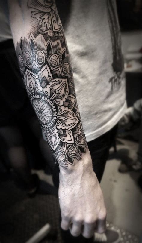 mandala tattoo männer unterarm motive dotwork Tattoo Tattoos