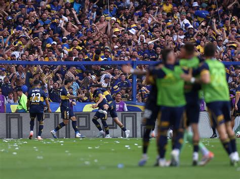 Boca Juniors triunfa en el Superclásico y complica a River en la