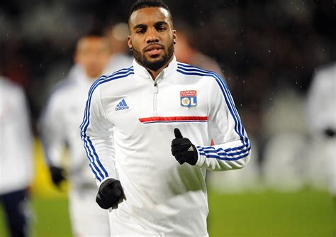 Liverpool Convoite Lacazette Angleterre Premier League Transfert