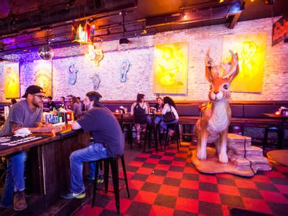 Best 6th Street Austin Bars, Ranked From Best to Worst - Thrillist