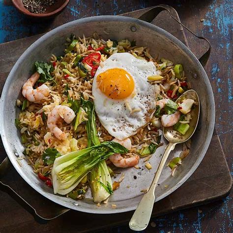 Nasi Goreng O Arroz Frito Indonesio Con Gambas