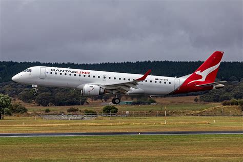 qantaslink selects embraer   fleet upgrade  western australia