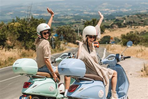 Le Voyage En Vespa Faites Un Tour En Vespa En Italie Entauvergne Fr