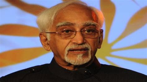 Hamid Ansari Row Over Pak Journalist Mea Says No Comment India Tv