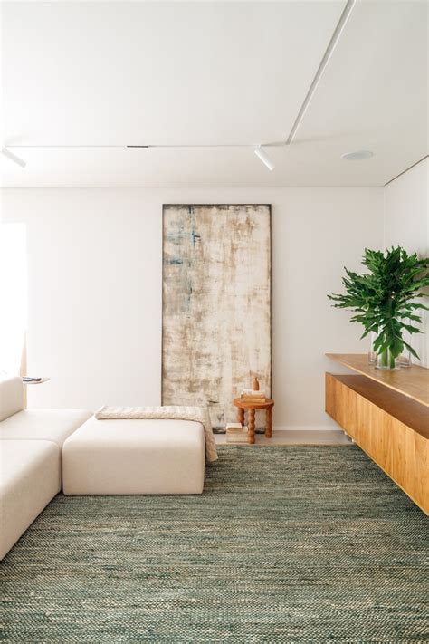 Tons de nude são a aposta na decoração e no mobiliário deste apartamento Decoração Casa e Jardim