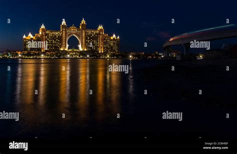 Atlantis Hotel in Palm jumeirah Stock Photo - Alamy