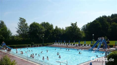 Ersthelfer Retten Bub 4 Im Freibad Vor Dem Ertrinken Onetz