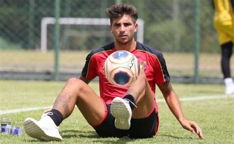 Com A Volta De Lucas Mugni Dupla Titular Não Treina E Pode Ser