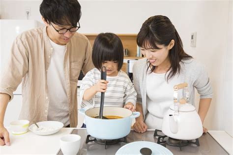 自信を付け一人で生きる力を育む 親子料理の効果や一緒に楽しむコツとは【東京ガス都市生活研究所】 東京ガス ウチコト