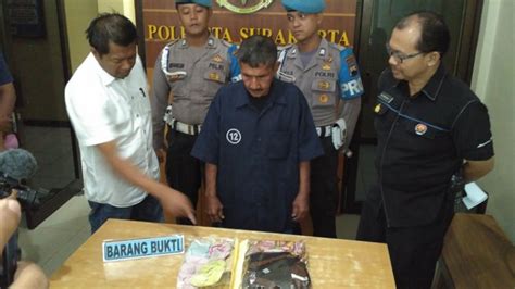 Babak Belur Dihajar Massa Kakek Penjaga Keamanan Kampung Cabuli Anak 7