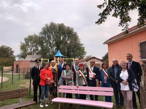 A Quinto Inaugurate Le Panchine Rossa Rosa E Gialla Contro Le