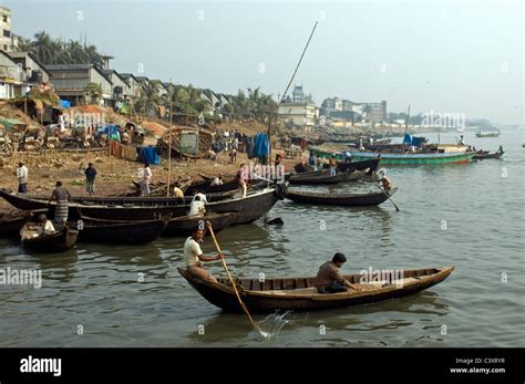 Boats On The Buriganga River In Old Dhaka Stock Photo Alamy