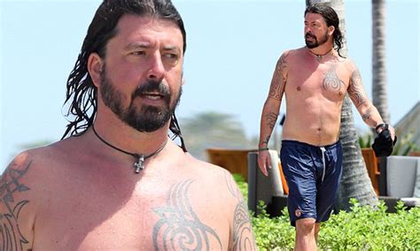 Dave Grohl ditches his shirt to show off muscular bod | Daily Mail Online