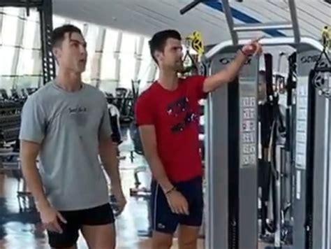 Cristiano Ronaldo Le Enseña A Novak Djokovic A Saltar