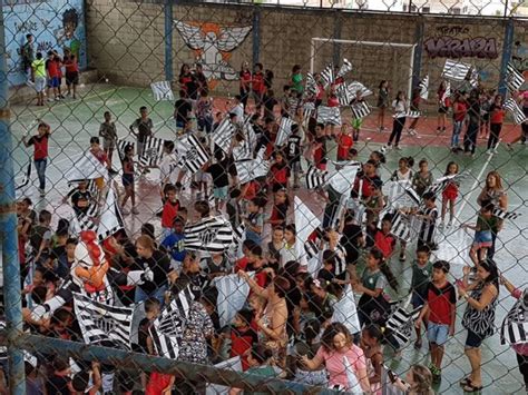 Galo Doido Visita Escolas Na Semana Das Crian As Clube Atl Tico Mineiro