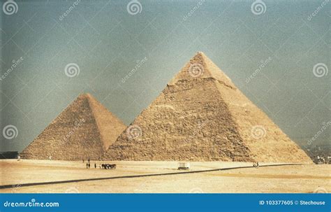 Las Pirámides Famosas De Giza Son Las SIETE MARAVILLAS Restantes