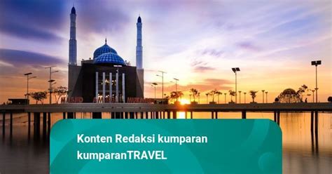 Kerennya Masjid Amirul Mukminin Masjid Apung Pertama Di Indonesia