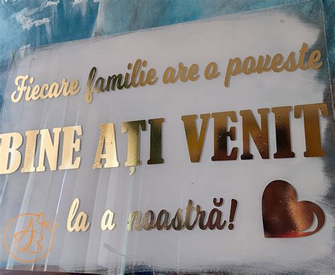 Panou Plexiglass Alb Fiecare Familie Are O Poveste Bine Ati Venit La