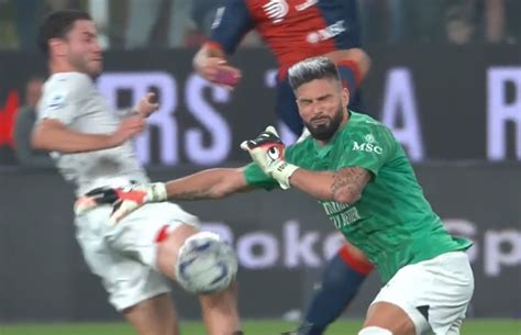 Olivier Giroud Stars As Emergency Goalkeeper In Ac Milan Win Vs Genoa