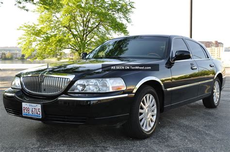 2003 Lincoln Town Car Signature Sedan 4 - Door 4. 6l