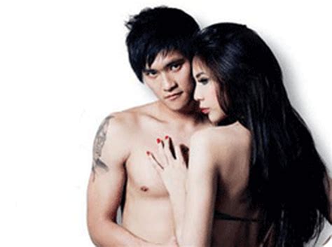 Trọn bộ ảnh bán nude nóng bỏng của Công Vinh và Thủy Tiên