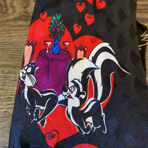 Looney Tunes Mania Pepe Le Pew Skunk Love Mens Tie He… - Gem