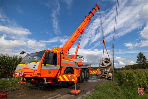 Hasiči vyprostili zapadlý domíchávač s betonem - eHutník