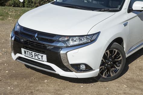 Mitsubishi Outlander Phev Review 2025 Price And Specs Autocar