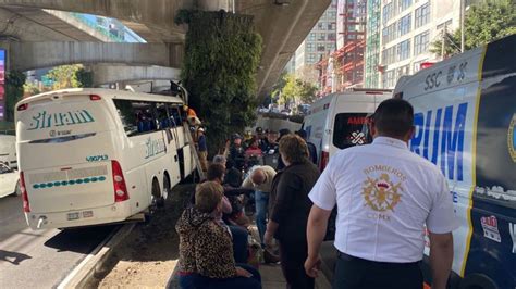 Autobús De Turismo Se Impacta En Periférico Hay Un Muerto