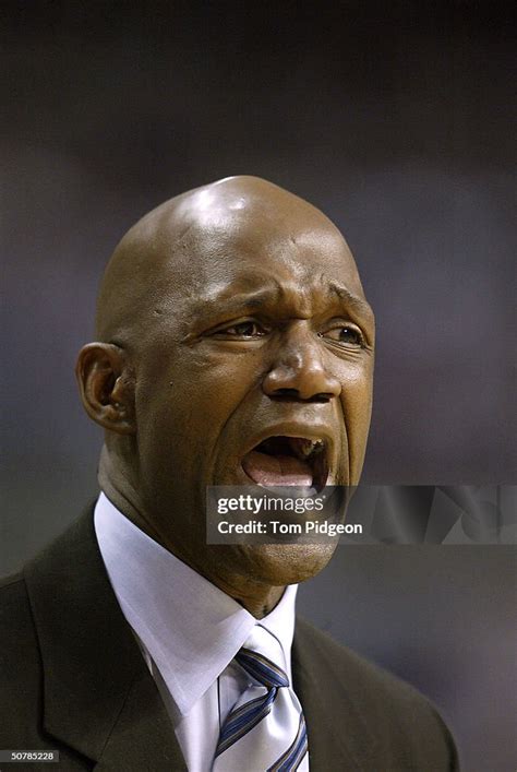 Head Coach Terry Porter of the yells against the Detroit Pistons... News Photo - Getty Images