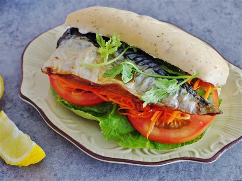 Mackerel Sandwich Recipe (Turkish balık ekmek) | Spring Tomorrow