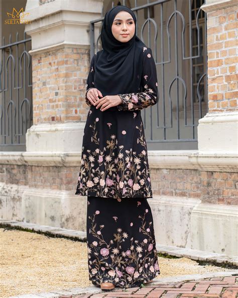 Baju Kurung Pahang Gold Line Raidah Matte Black Kualiti Designer Harga Luarbiasa