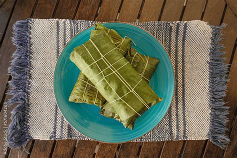 Foto Stock Hallaca Or Tamale Wrapped With Plantain Leaves Over A Rustic