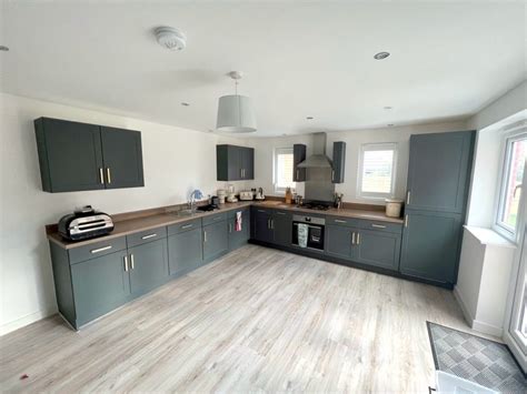 Symphony Kitchen With Worktops And Appliances Used