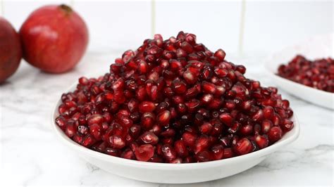 How To Deseed A Pomegranate The Best Way To Cut A And Seed A