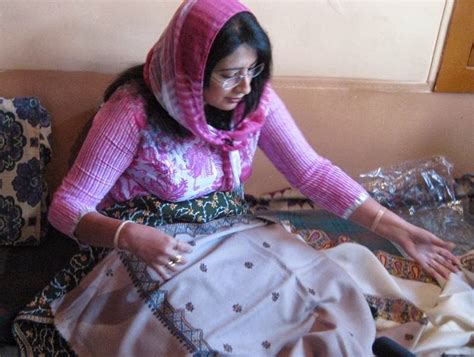 Mallu Aunty Anchor Lekshmi Nair Hq Images Mallu Lakshmi Nair Hot Photos Malayalam Actress Fans