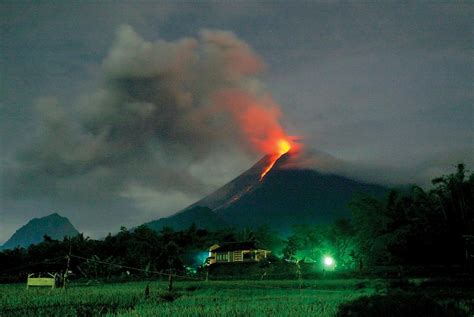 Erupção de vulcão na Indonésia contabiliza 22 mortos Blog Do Marcos Lima