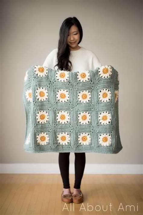 Crochet Daisy Blanket Pattern For Springtime Snuggles