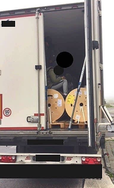 Bpol Nrw Beendigung Zweier Lkw Schleusungen Innerhalb Von Einer Stunde