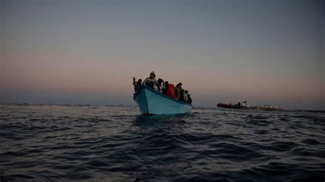 Si Capovolge Barcone Di Migranti Partito Dalla Libia Dispersi