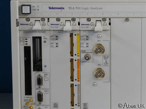 Tektronix TLA 711 7L2 68 Channel Logic Analyser And 7D1 2 5GS S DSO