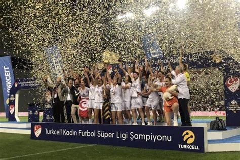 Turkcell Kadın Futbol Süper Ligi nde kupa sahibini buluyor