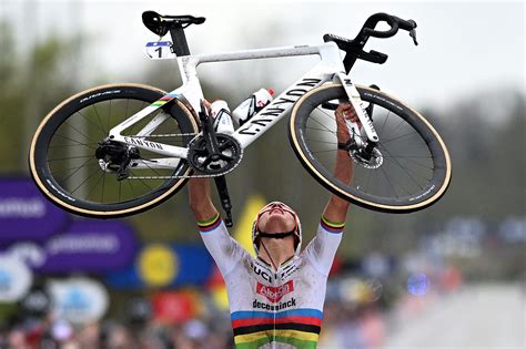 Mathieu Van Der Poel Heerst Als Nooit Tevoren Na Derde Winst In Ronde