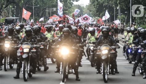 FOTO Tolak UU Cipta Kerja Berlanjut Massa Buruh Konvoi Menuju Istana